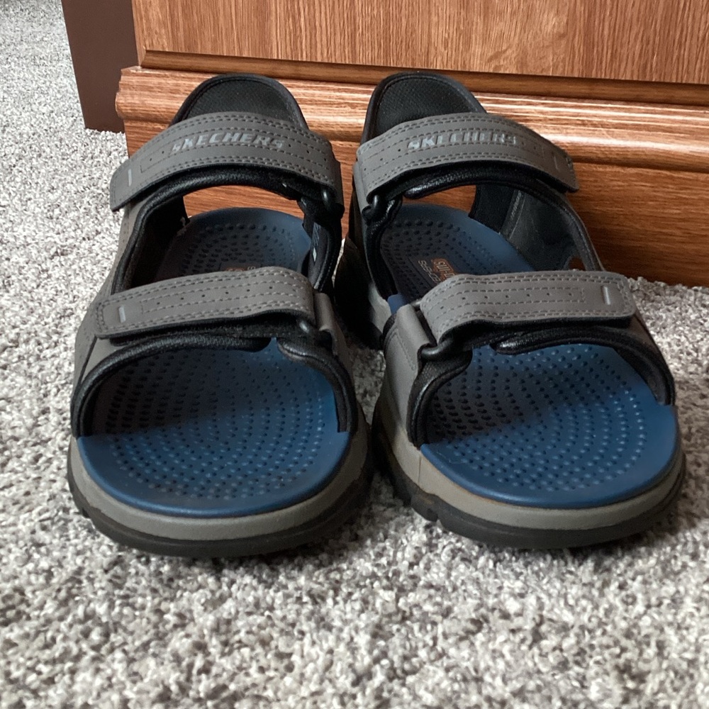 Skechers Dual-Tone Black and Gray Sandals